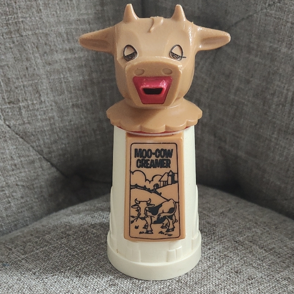 Novelty Vintage Farmhouse Cow Creamer Container in Beige and Red